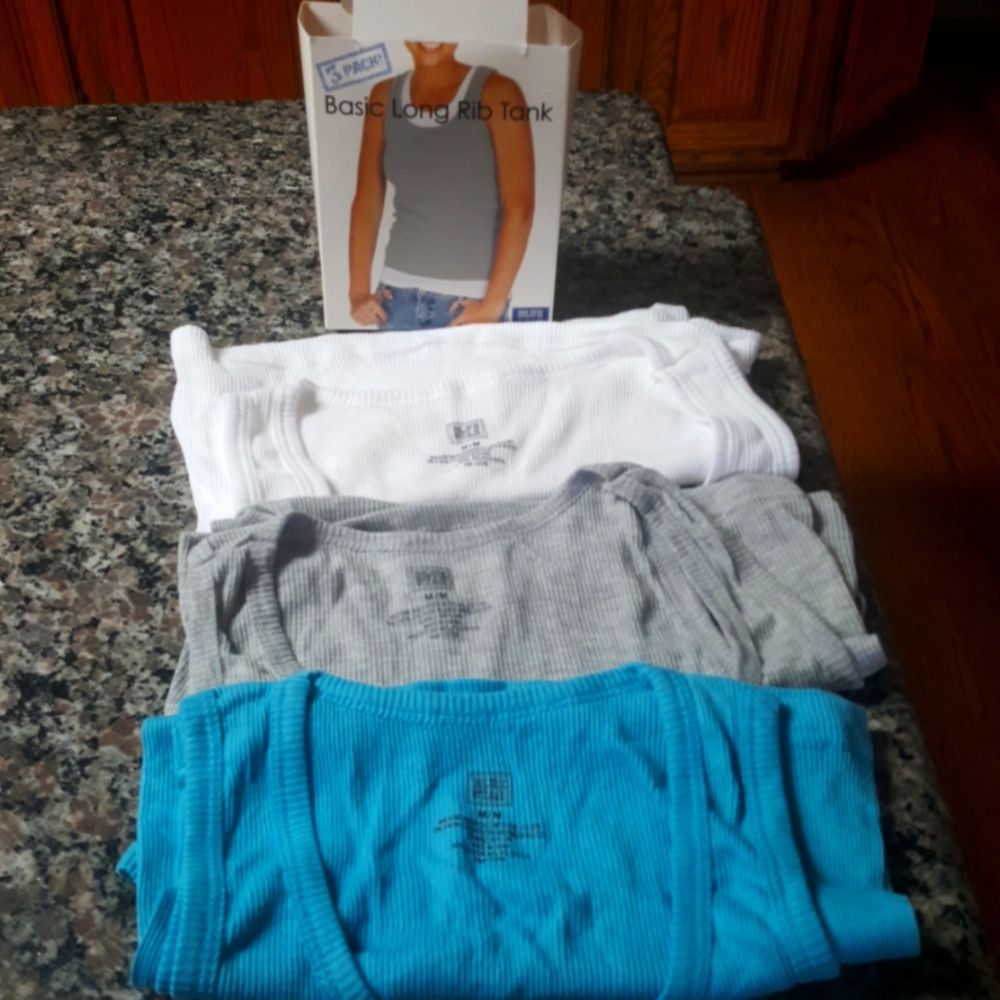 Blue star 3 pack new open box basic long rib tank medoum size 8-10 new